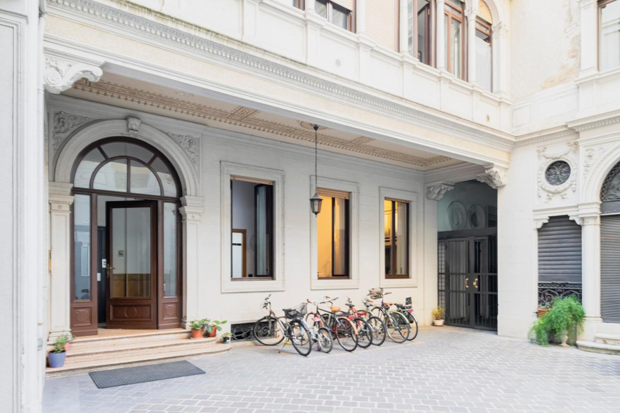 Апартаменты Easylife - Accogliente Monolocale In Via Torino, Posizione Perfetta Per Scoprire La Citta Милан Экстерьер фото